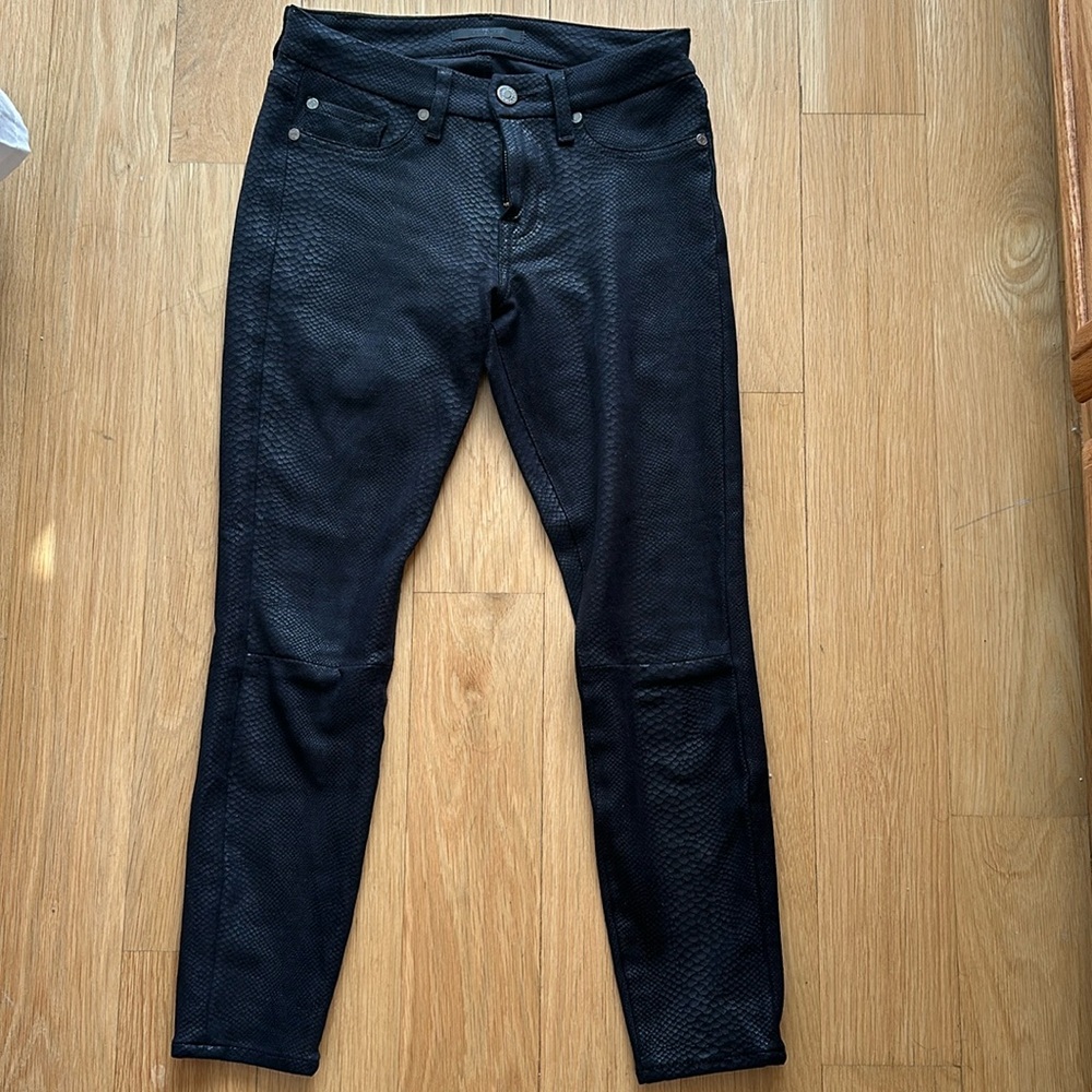 7 for all mankind ankle skinny jean in coated black snake print. Size 24